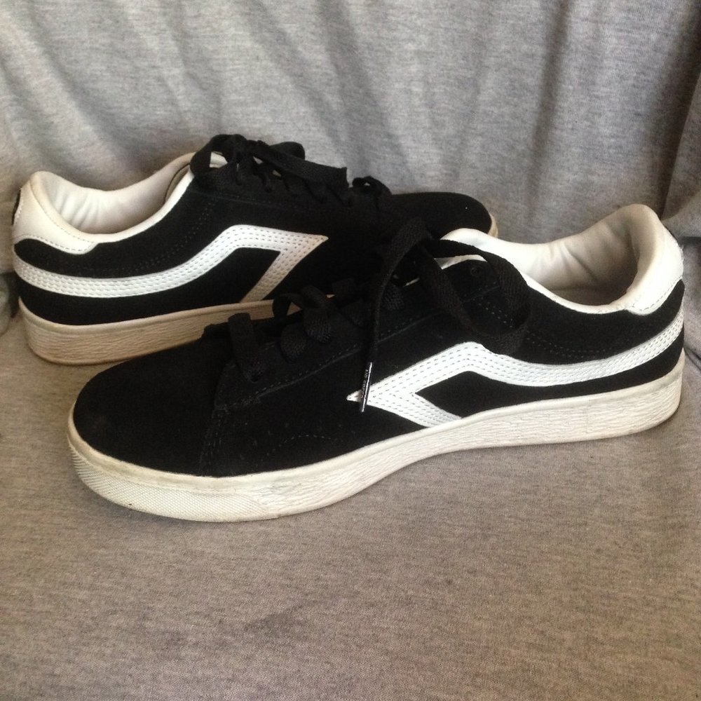 Airspeed black suede sneaker EUC men's size 7